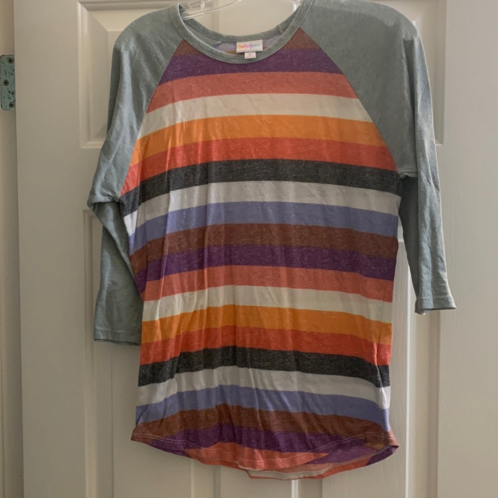 Lularoe size M. 3/4 length sleeve.